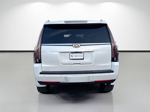 Used 2016 Cadillac Escalade Luxury RWD image 4