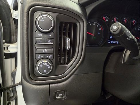 Used 2023 Chevrolet Silverado 1500 Custom image 27