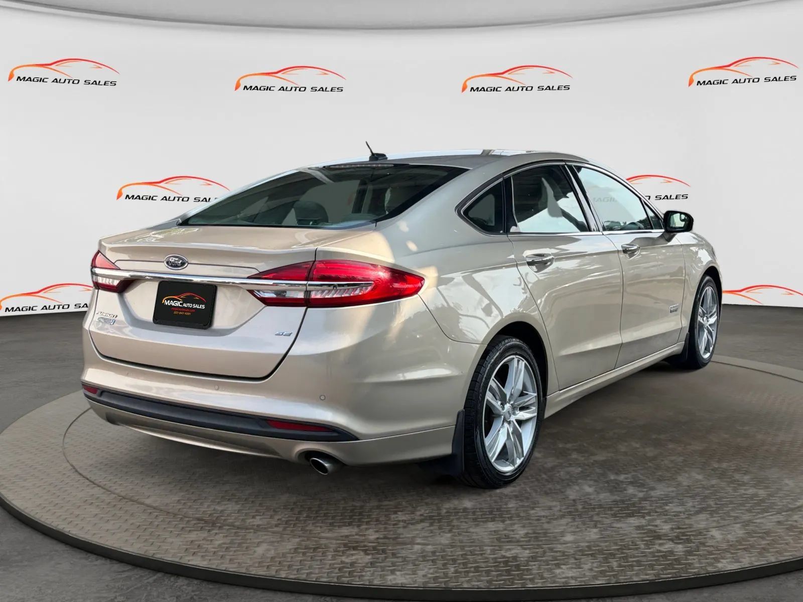 Used 2017 Ford Fusion Energi SE FWD image 10