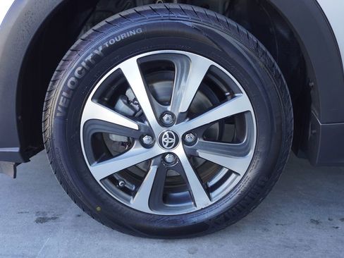 Used 2018 Toyota Prius C Three w/ Carpet Mat Package image 23