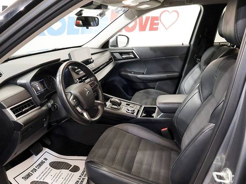 Used 2024 Mitsubishi Outlander FWD image 11