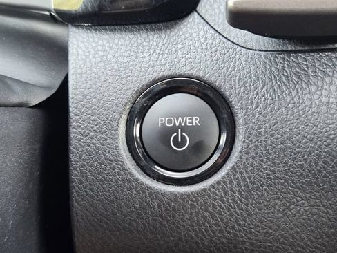 Used 2025 Toyota Camry XLE FWD image 21