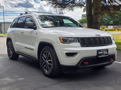 Used 2018 Jeep Grand Cherokee Trailhawk AWD/4WD image 8