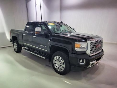 Used 2016 GMC Sierra 2500 Denali image 2