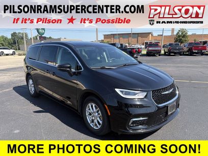Used 2024 Chrysler Pacifica Touring-L