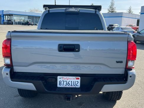 Used 2019 Toyota Tacoma TRD Sport w/ Technology Package image 5