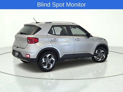 Used 2025 Hyundai Venue SEL FWD image 4