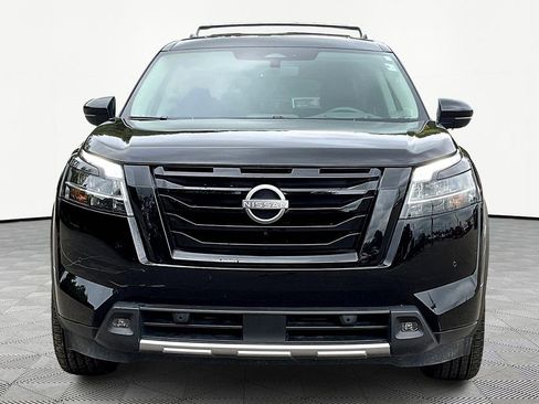 Used 2024 Nissan Pathfinder Platinum image 3