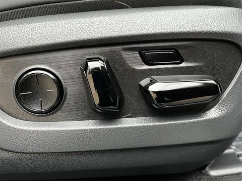 Used 2024 Lexus RX 450h AWD w/ Luxury Package image 26