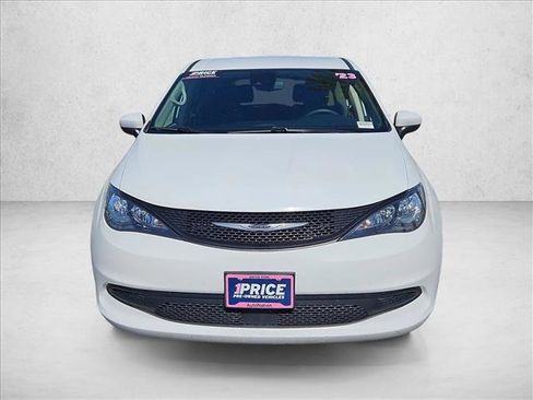 Used 2023 Chrysler Voyager LX image 2