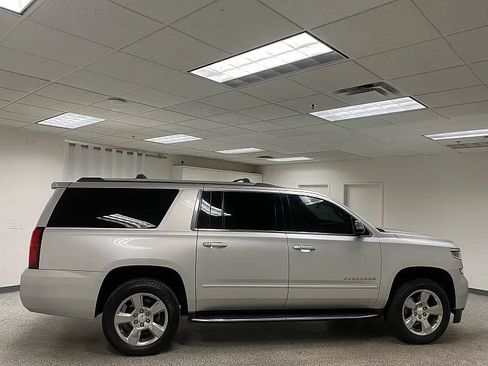 Used 2018 Chevrolet Suburban Premier RWD image 4