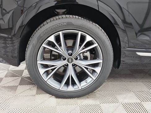 Certified 2025 Audi Q8 Premium Plus w/ Premium Plus Package AWD/4WD image 9