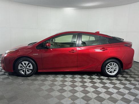Used 2018 Toyota Prius Two w/ Prius Two Safety Plus Package FWD image 5