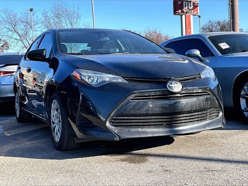 Used 2018 Toyota Corolla LE image 2