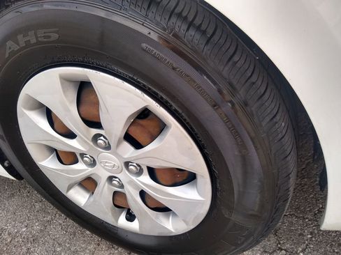 Used 2016 Hyundai Accent SE image 28