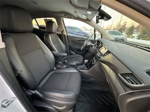 Used 2022 Buick Encore Preferred w/ Safety Package image 21