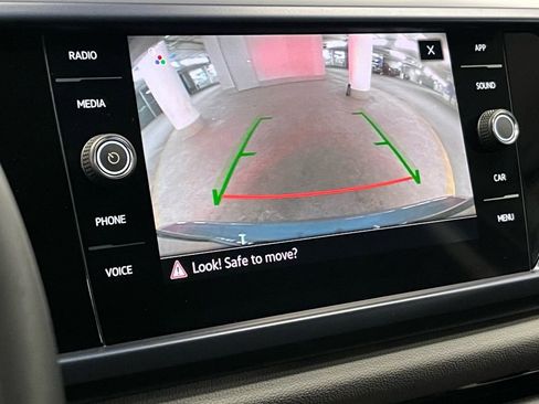 Used 2023 Volkswagen Taos SE w/ Panoramic Sunroof Package image 28