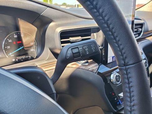 Used 2024 Ford Explorer Limited w/ Limited Technology Package AWD/4WD image 18