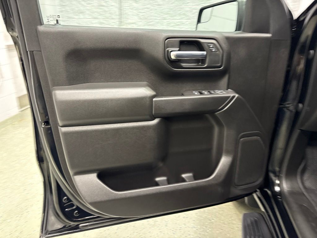 Used 2020 Chevrolet Silverado 1500 Custom w/ Custom Value Package AWD/4WD image 16