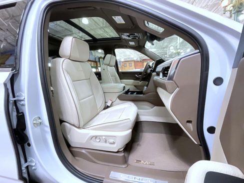 Used 2026 GMC Yukon Denali w/ Sun & Power Step Package image 15