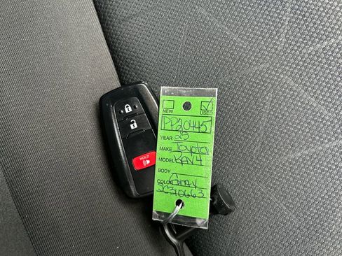 Used 2025 Toyota RAV4 XLE image 28