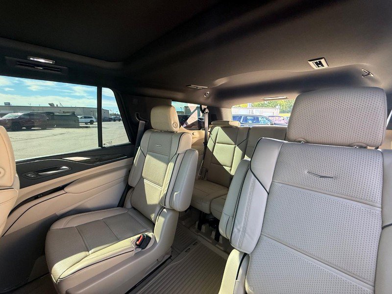 Used 2024 Cadillac Escalade Premium Luxury AWD/4WD image 14