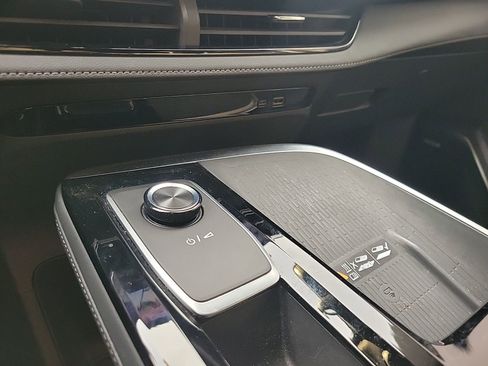 Used 2025 Buick Enclave Sport Touring w/ Power Package image 32