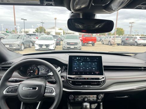 Used 2025 Jeep Compass Trailhawk w/ Trailer Tow Group image 33