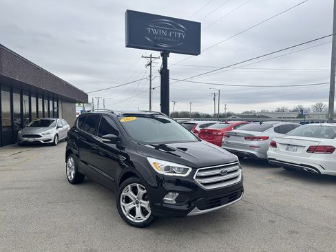 Used 2019 Ford Escape Titanium image 1