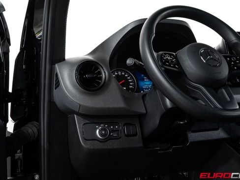 Used 2024 Mercedes-Benz Sprinter 3500 image 26