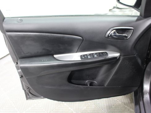 Used 2018 Dodge Journey SE w/ Blacktop Package FWD image 6