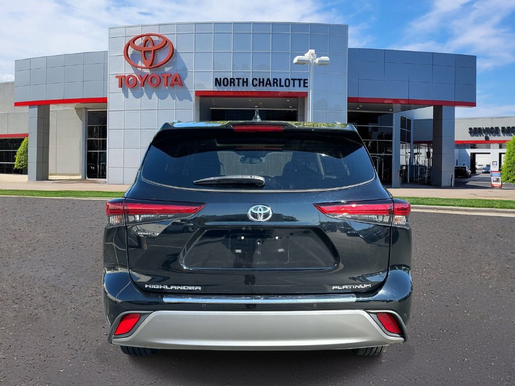 Used 2023 Toyota Highlander Platinum FWD image 7