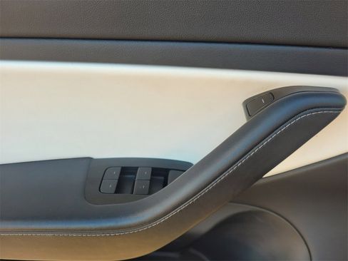 Used 2018 Tesla Model 3 Long Range image 21