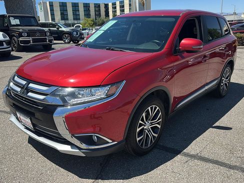 Used 2018 Mitsubishi Outlander SE AWD/4WD image 3