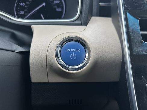 Used 2020 Toyota Avalon XLE image 17