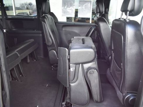 Used 2017 Dodge Grand Caravan SXT w/ Driver Convenience Group image 39