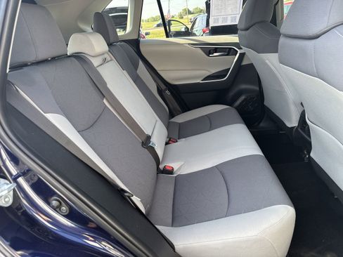 Used 2019 Toyota RAV4 XLE image 8