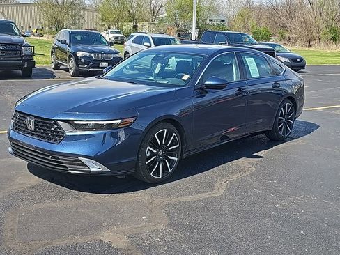 Used 2025 Honda Accord Touring image 3