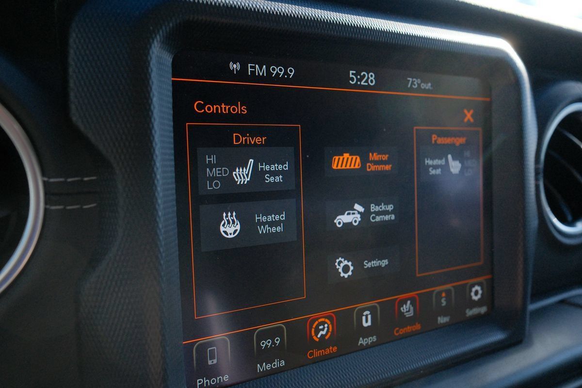 Used 2022 Jeep Wrangler Unlimited Sahara w/ Cold Weather Group AWD/4WD image 20