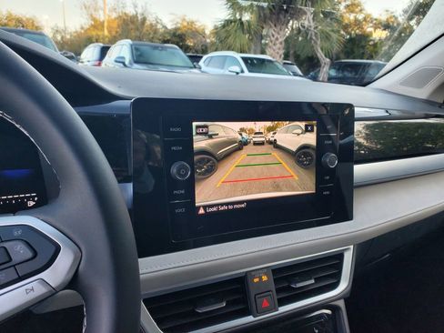 New 2026 Volkswagen Taos SE FWD image 10