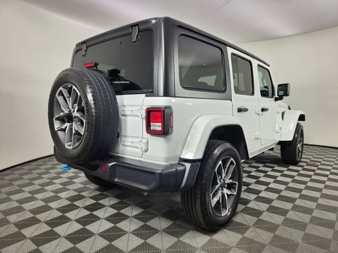Used 2024 Jeep Wrangler Unlimited AWD/4WD image 5