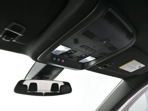 Used 2025 Cadillac XT6 Premium Luxury image 28