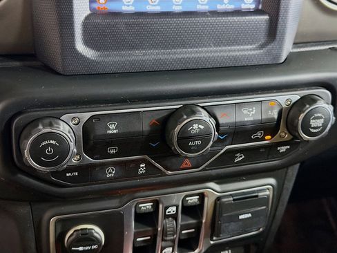Used 2018 Jeep Wrangler Unlimited Sport S AWD/4WD image 23