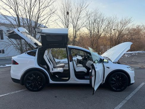 Used 2018 Tesla Model X 100D image 38