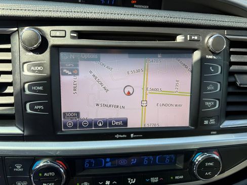 Used 2015 Toyota Highlander XLE AWD/4WD image 21