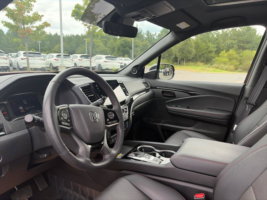 Certified 2024 Honda Passport Black Edition image 18