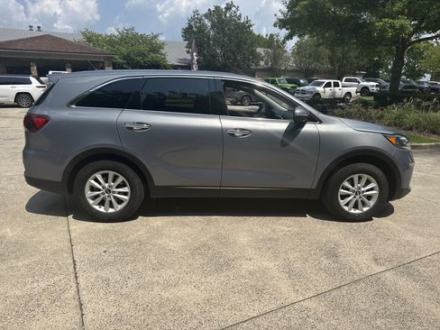 Used 2020 Kia Sorento LX FWD image 8