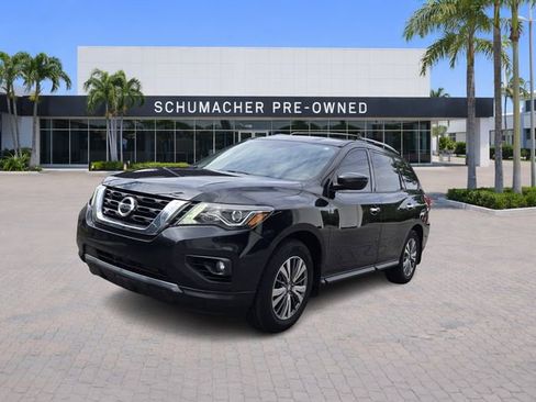 Used 2020 Nissan Pathfinder S FWD image 3