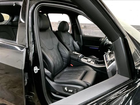 Used 2024 BMW X5 xDrive40i w/ Executive Package image 9