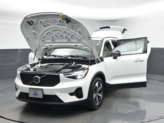 Used 2023 Volvo XC40 B5 Plus w/ Protection Package Premier AWD/4WD image 54